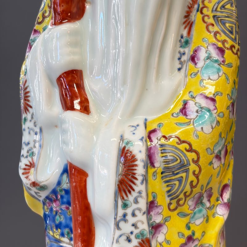 Two Chinese famille rose figures of star gods - 图12