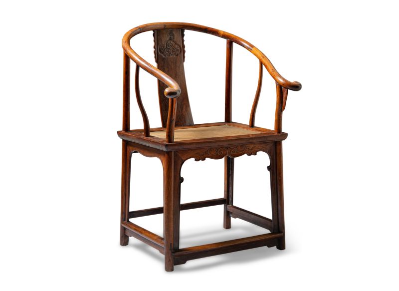A pair of huanghuali horseshoe-back armchairs, Quanyi - 图8