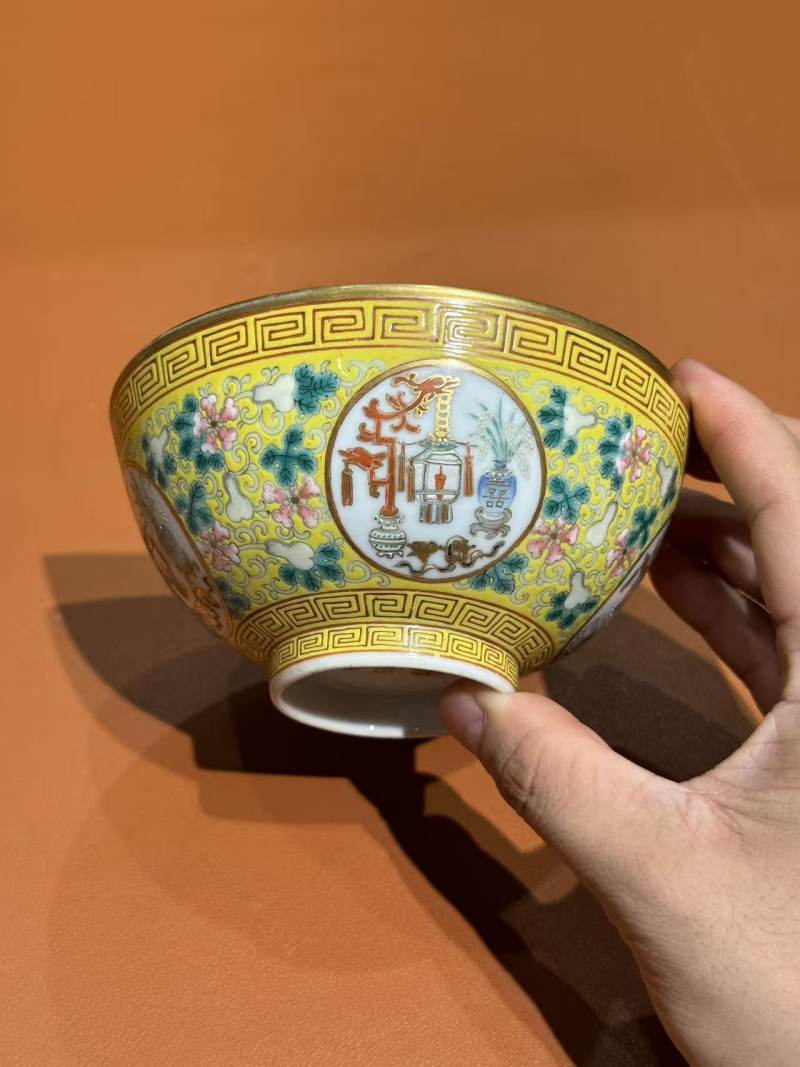 清光绪 黄地粉彩福禄万代开光五谷丰登图碗 - 图2