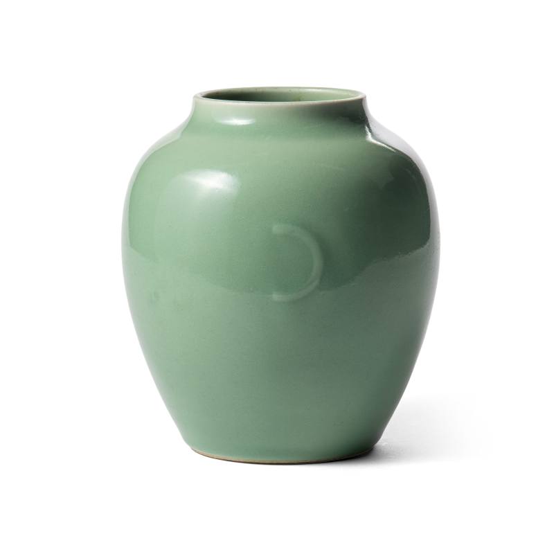 A celadon-glazed jar, Qianlong mark and of the period (1736-1795) - 图1