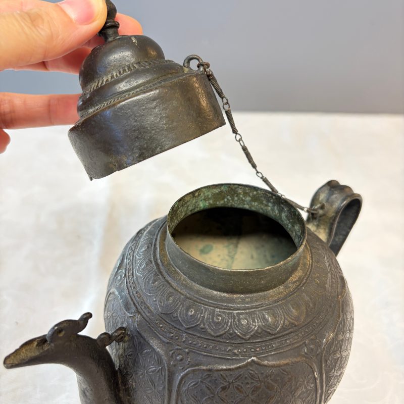 A Vietnamese bronze ewer and cover - 图13
