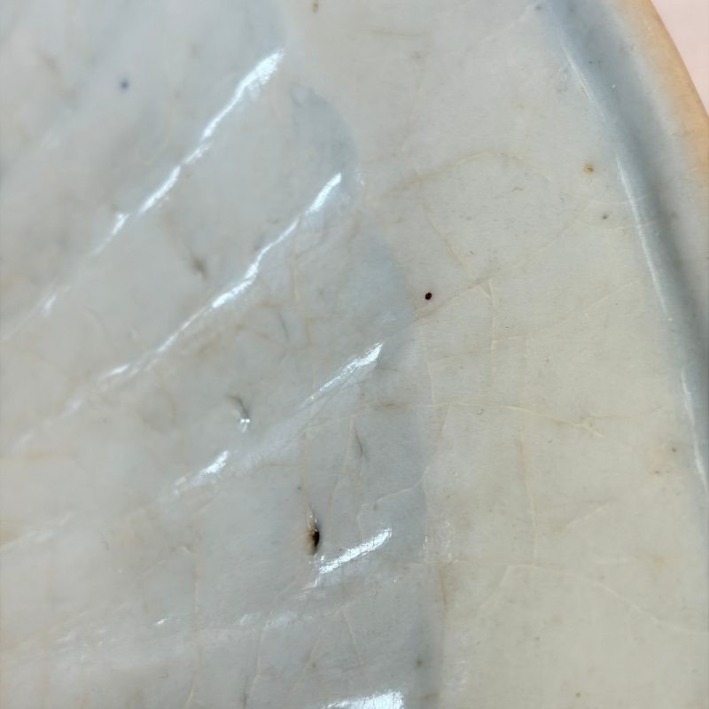 A Chinese Swatow slip-decorated white-ground dish - 图11