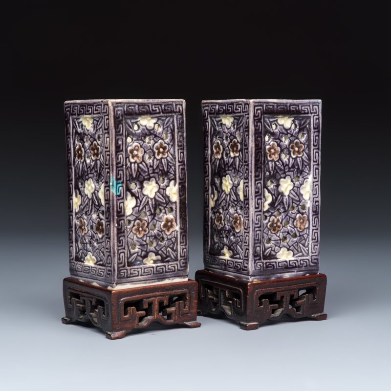 A pair of Chinese aubergine-glazed openworked square brush pots on later wooden stands - 图1