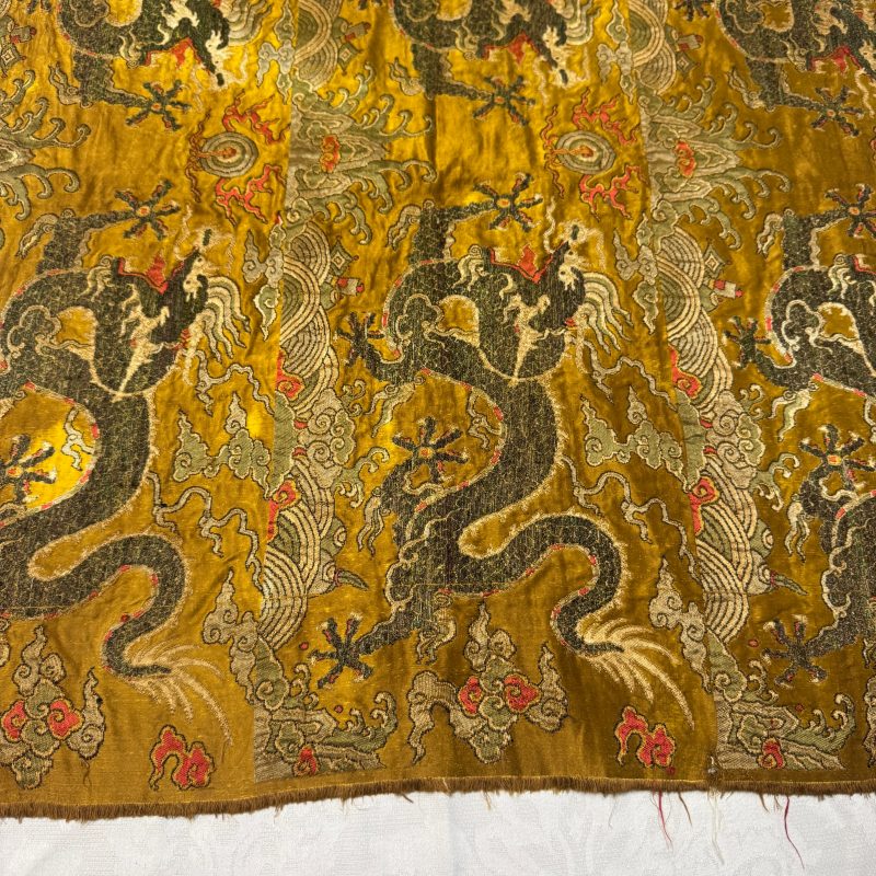 A rare Chinese peacock-feather brocade 'Dragons amid Clouds and Waves' panel - 图6