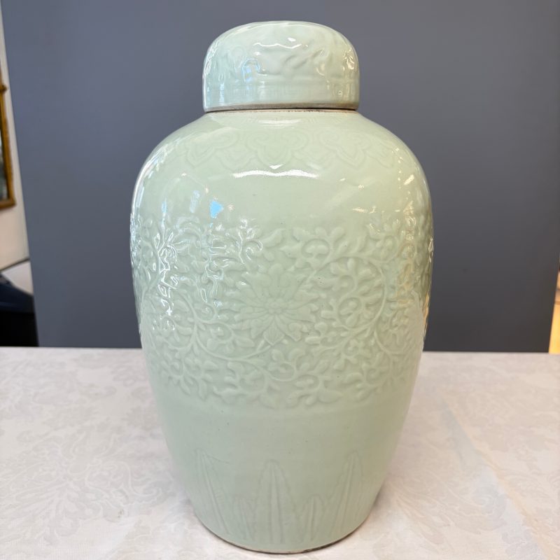A Chinese celadon-glazed covered vase with floral relief design - 图8