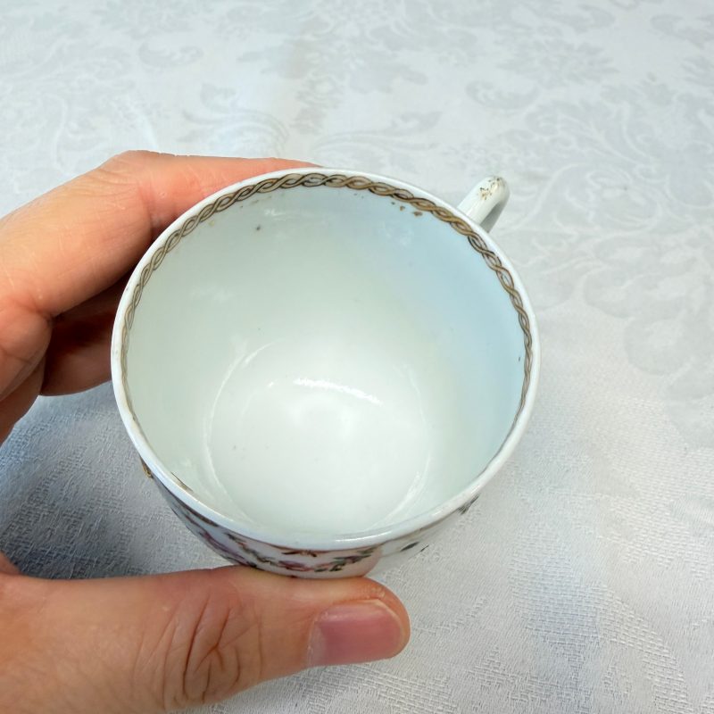 11 Chinese famille rose wares, one with gilt-bronze mounts - 图29