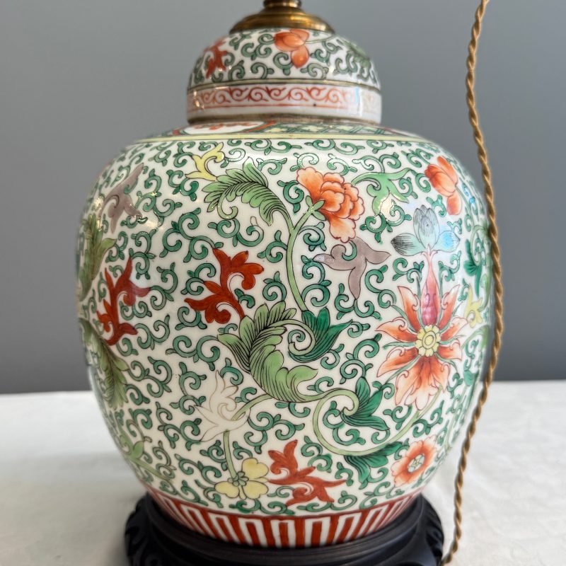 Three Chinese famille rose, verte and iron-red-decorated jars, one mounted as a lamp - 图54