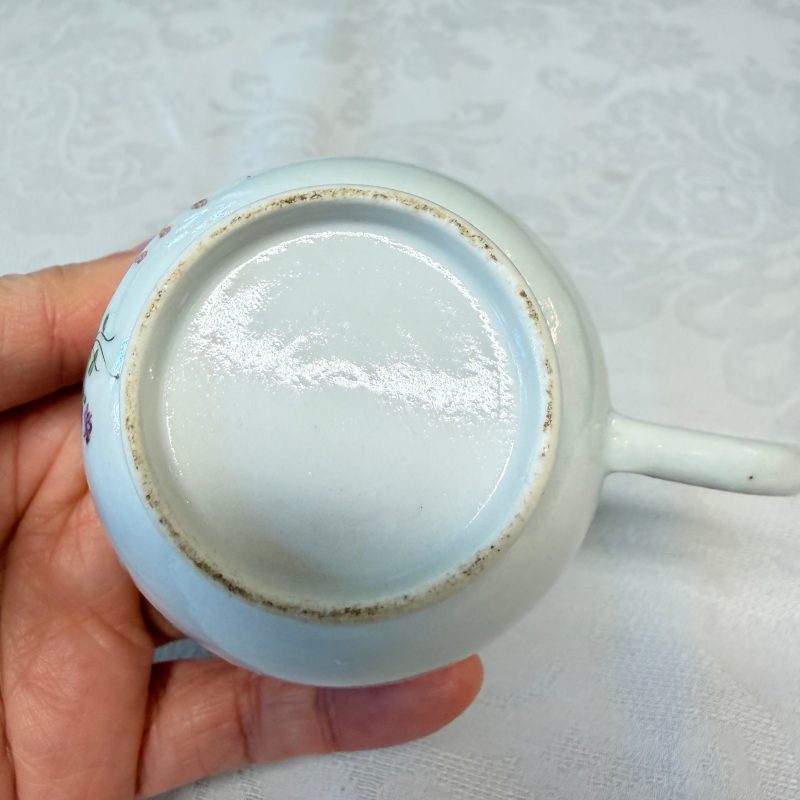 11 Chinese famille rose wares, one with gilt-bronze mounts - 图30
