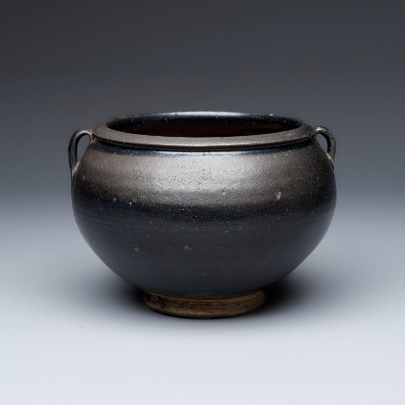 A Chinese Cizhou black-glazed jar with handles - 图1