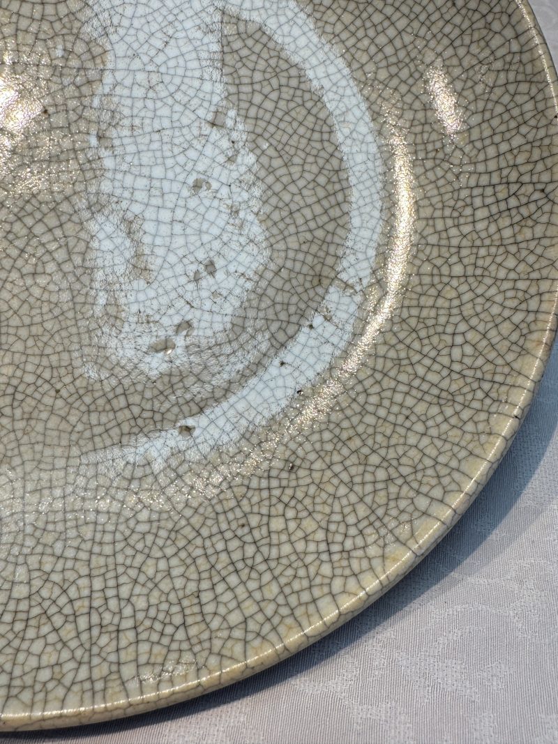 A Chinese blue-glazed shallow bowl and a ge-type dish - 图9