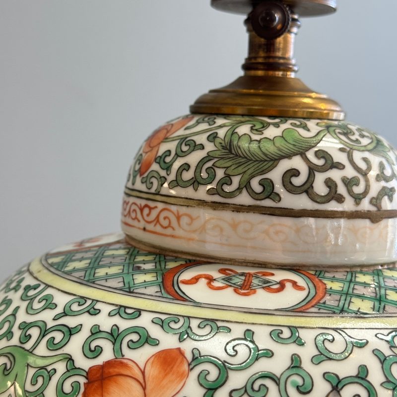 Three Chinese famille rose, verte and iron-red-decorated jars, one mounted as a lamp - 图56
