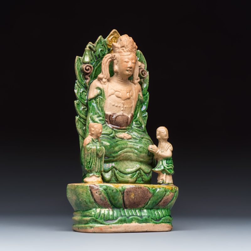 A Chinese sancai-glazed stoneware group of Guanyin and two attendants - 图1