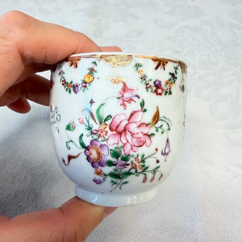 11 Chinese famille rose wares, one with gilt-bronze mounts - 图28