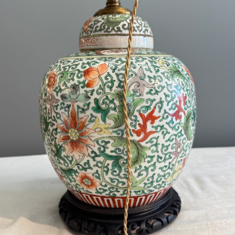Three Chinese famille rose, verte and iron-red-decorated jars, one mounted as a lamp - 图55