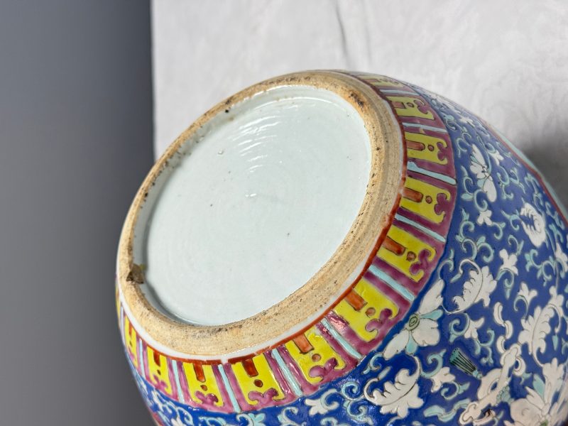 A pair of Chinese famille rose 'Birds among Flowering Branches' jars and covers - 图21