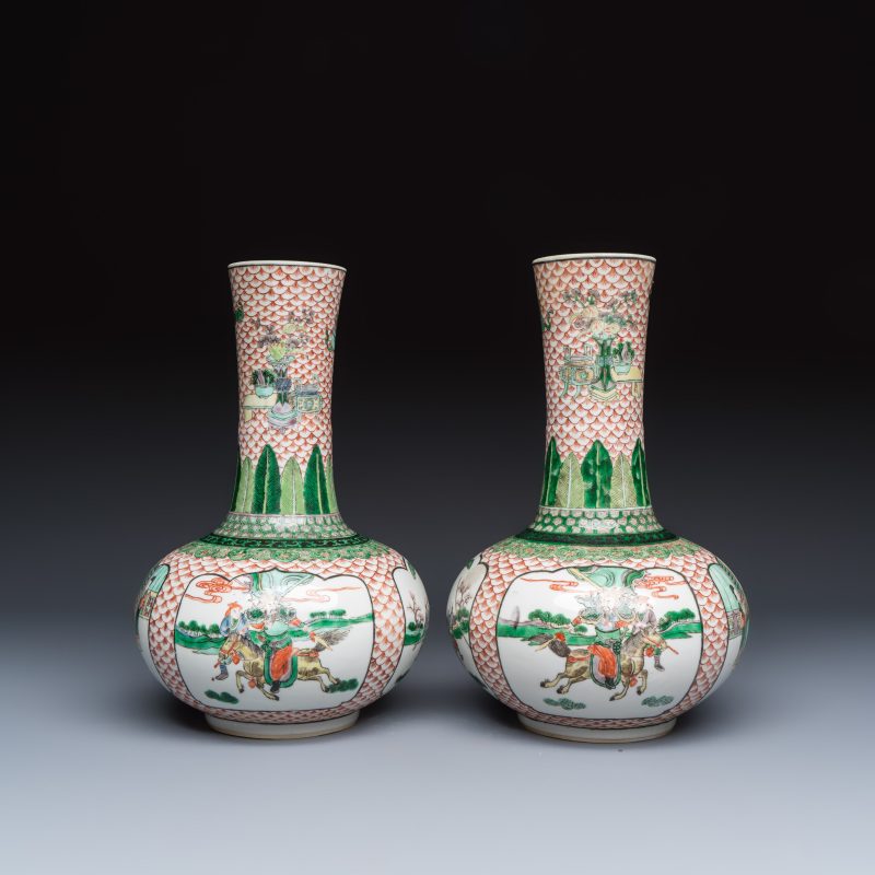 A pair of Chinese famille verte bottle vases with narrative design - 图2