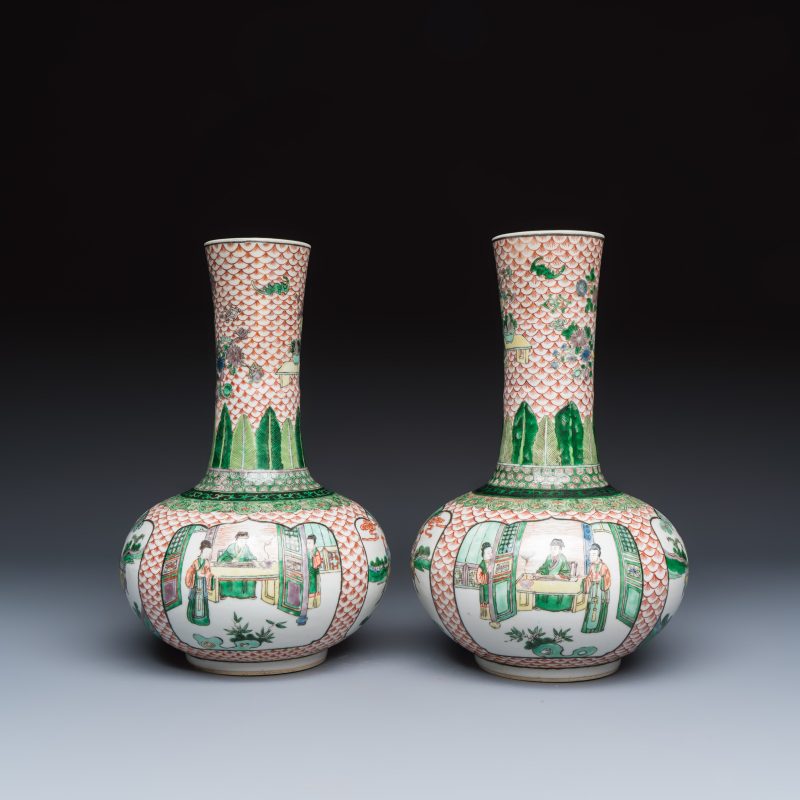A pair of Chinese famille verte bottle vases with narrative design - 图3