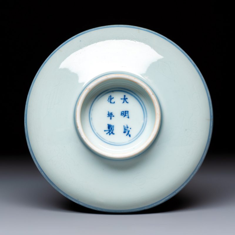 A Chinese blue and white pencil-style 'Buddhist Lions' plate - 图2