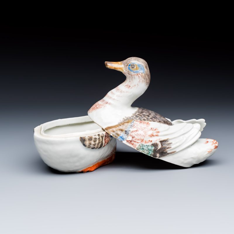 A Chinese famille rose duck-shaped tureen and cover - 图2