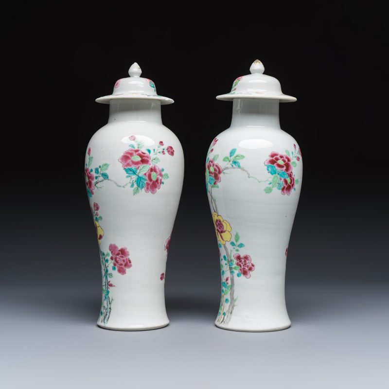 A Chinese famille rose four-piece garniture with floral design - 图9