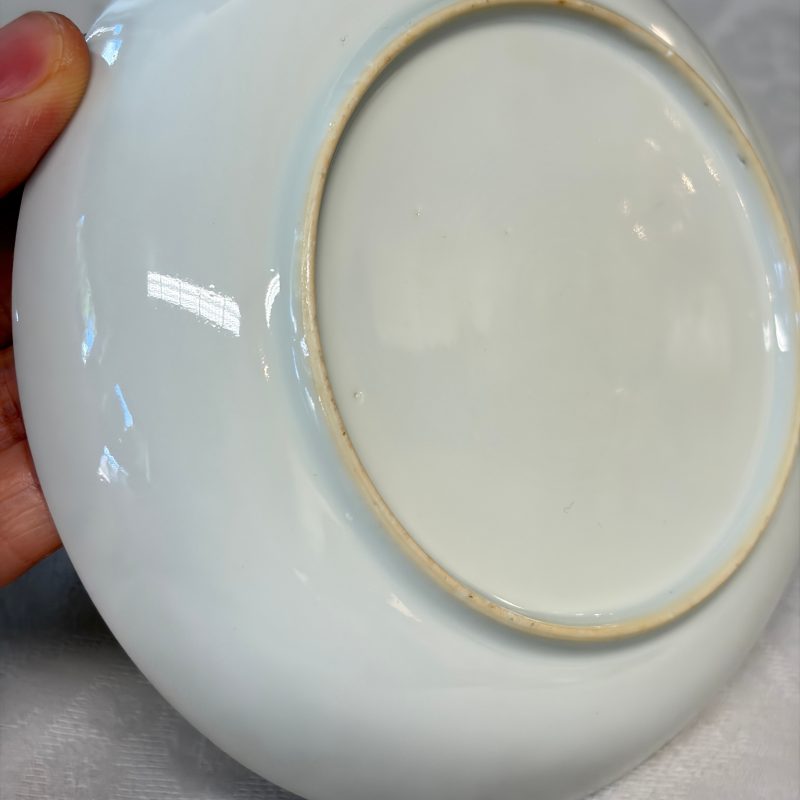 A Chinese famille rose gilt-decorated cup and saucer with figural design - 图18