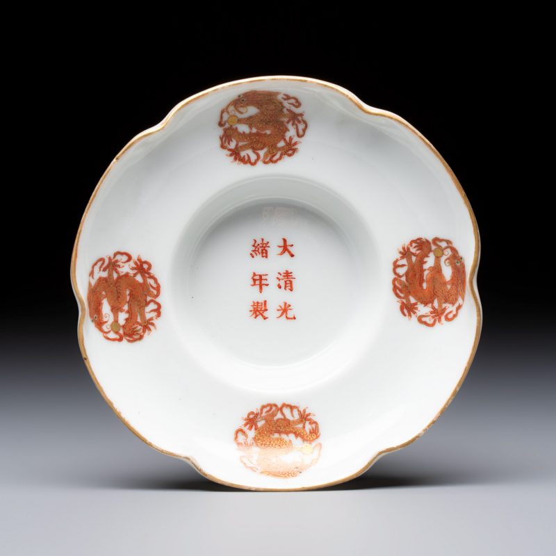 A fine Chinese iron-red and gilt-decorated 'Dragon' covered tea bowl with stand - 图11