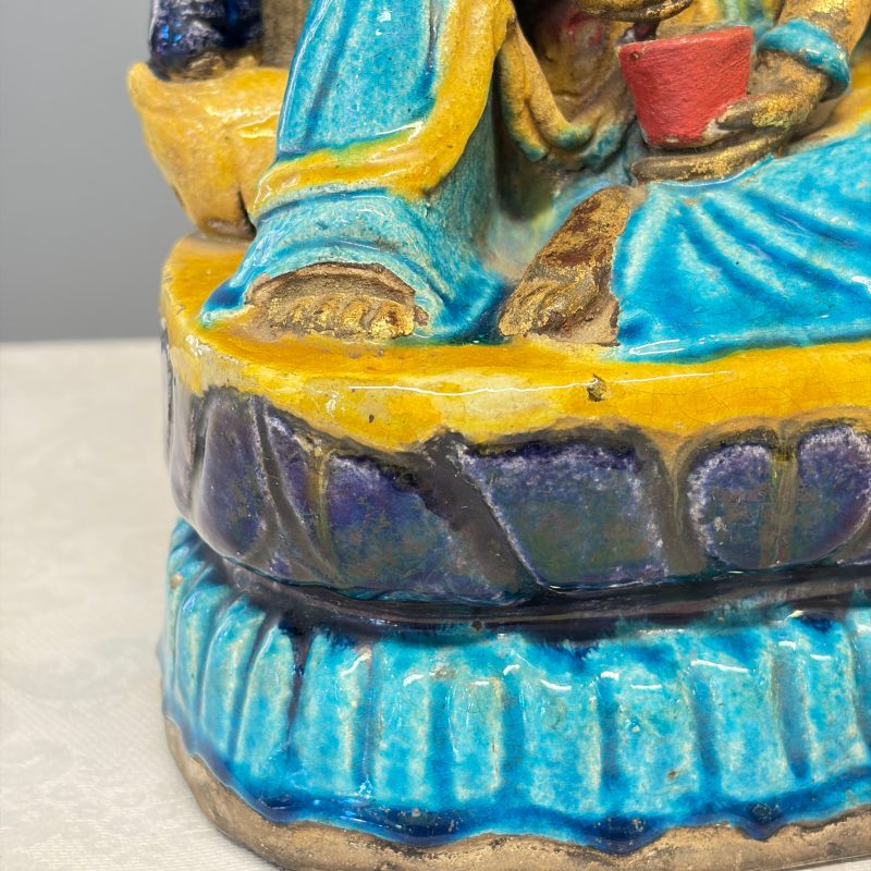 A Chinese gilt-decorated Fahua-glazed stoneware 'Bodhisattva with Attendants' group - 图16
