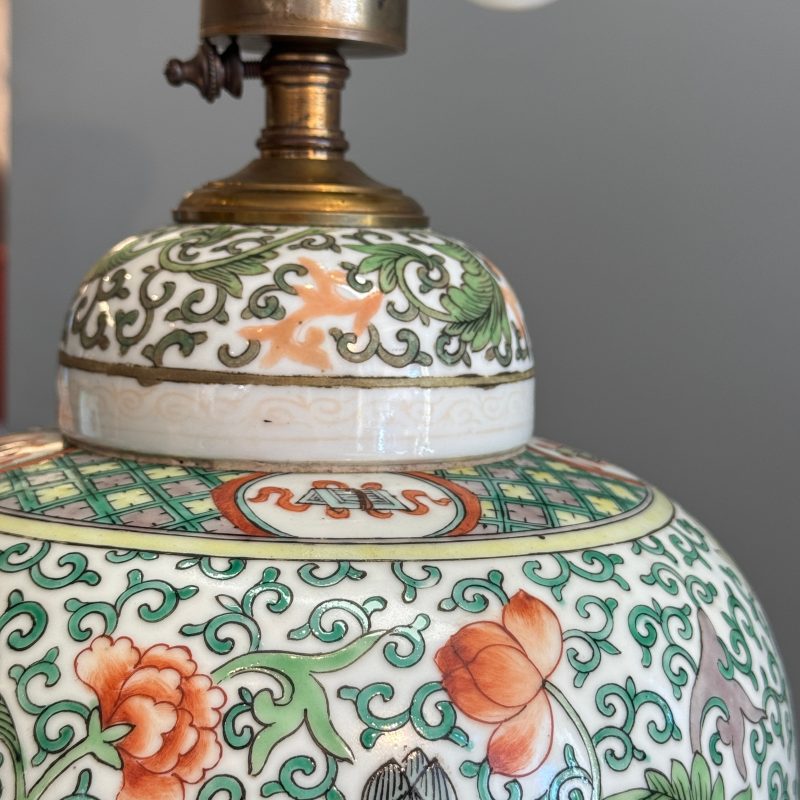 Three Chinese famille rose, verte and iron-red-decorated jars, one mounted as a lamp - 图57