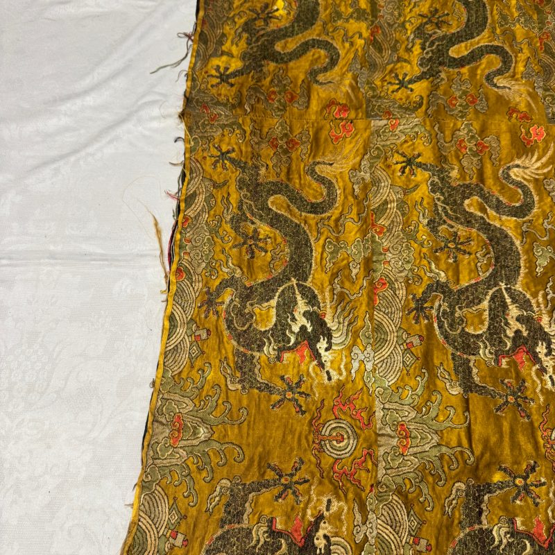 A rare Chinese peacock-feather brocade 'Dragons amid Clouds and Waves' panel - 图8