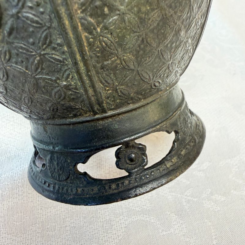 A Vietnamese bronze ewer and cover - 图17