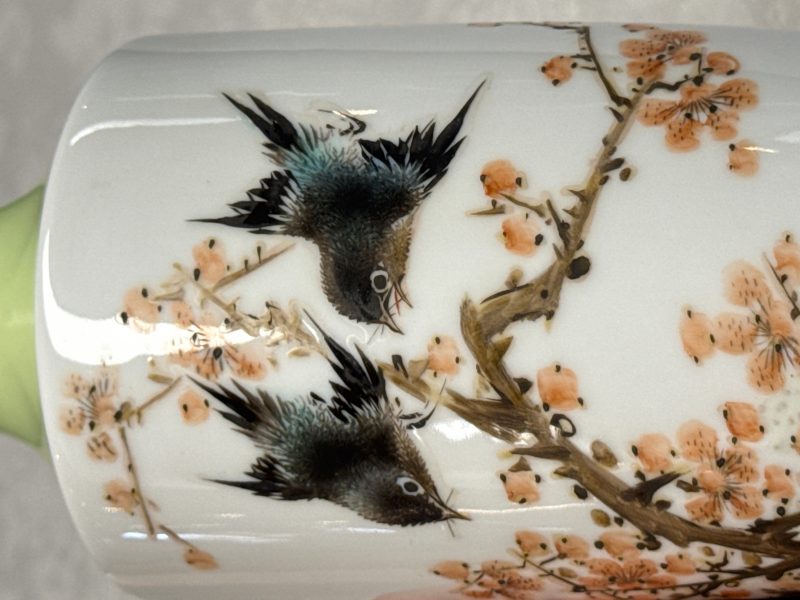 A pair of Chinese polychrome semi-eggshell 'birds among blossoming plum branches' vases - 图19