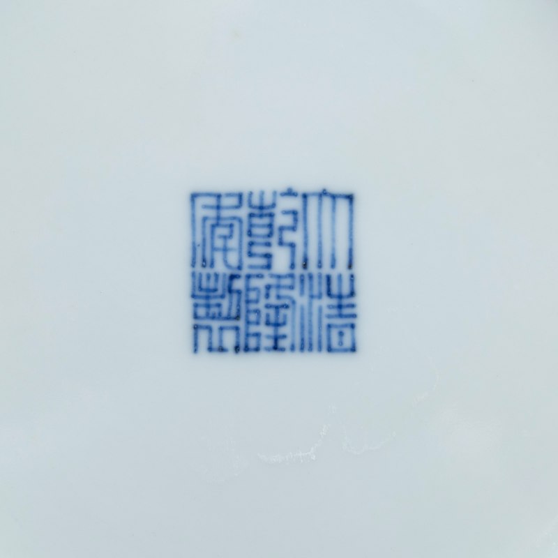 A pair of underglaze-blue and iron-red-decorated 'dragon' dishes, Qianlong mark and of the period (1736-1795) - 图9