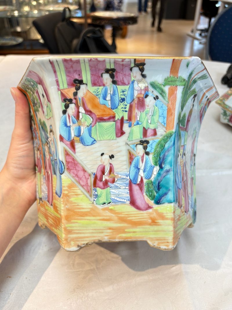 A Chinese Canton famille rose hexagonal planter and stand with narrative design - 图12
