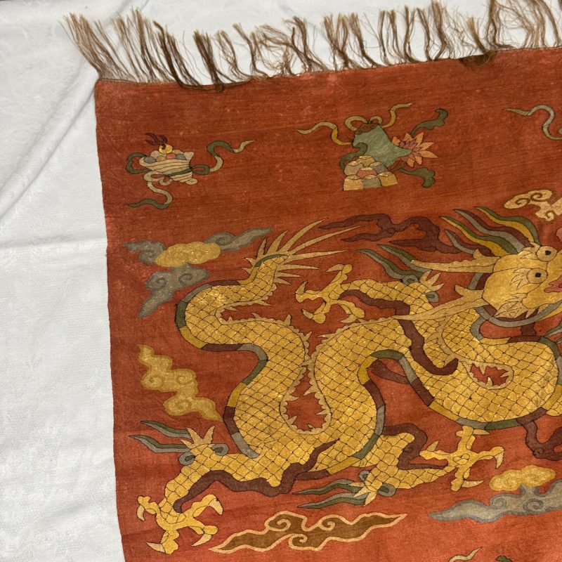 A Chinese coral-ground kesi 'Dragons' panel - 图24