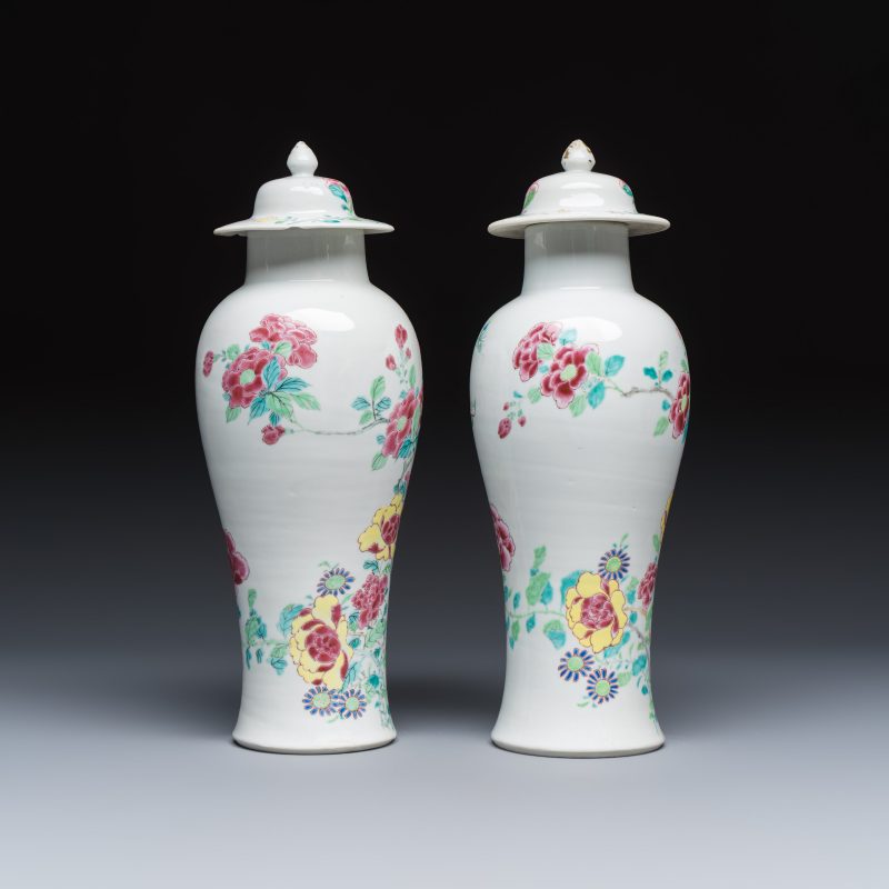 A Chinese famille rose four-piece garniture with floral design - 图11
