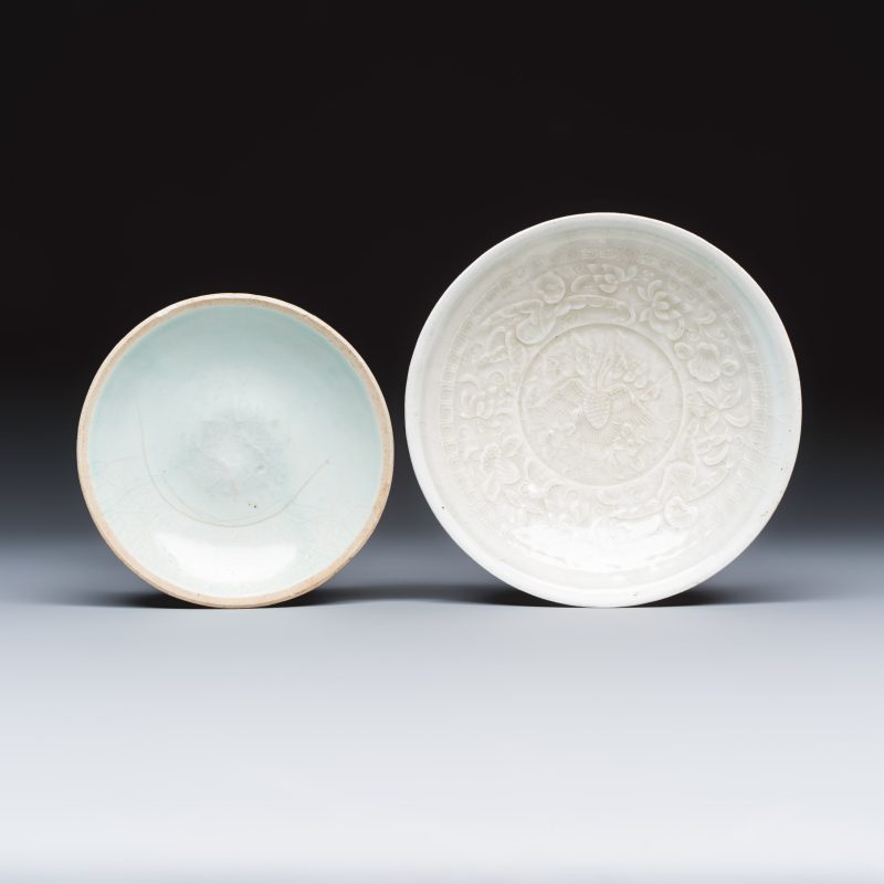 Two Chinese qingbai plates and a Longquan celadon plate - 图2