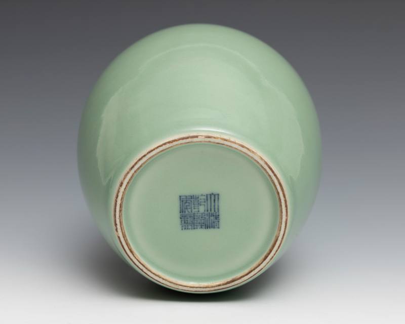 A celadon-glazed jar, Qianlong mark and of the period (1736-1795) - 图7