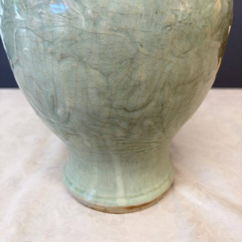 A Chinese Longquan celadon-glazed incised 'Peony' yenyen vase - 图11