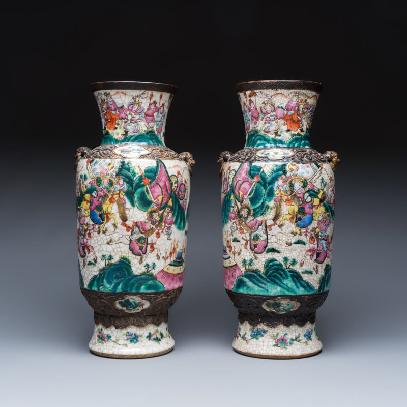 A pair of Chinese Nanking famille rose 'Warriors' vases - 图2