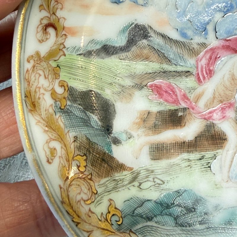 A fine Chinese famille rose mythological subject 'Arethusa, Alpheus and Diana' saucer - 图4