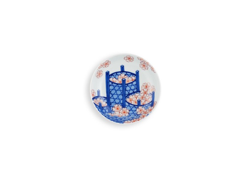 A porcelain dish, Nabeshima ware, Hizen, Edo period, late 17th – 18th century | 色絵花籠文皿　肥前　鍋島藩窯　江戸時代中期　17世紀末〜18世紀初頭