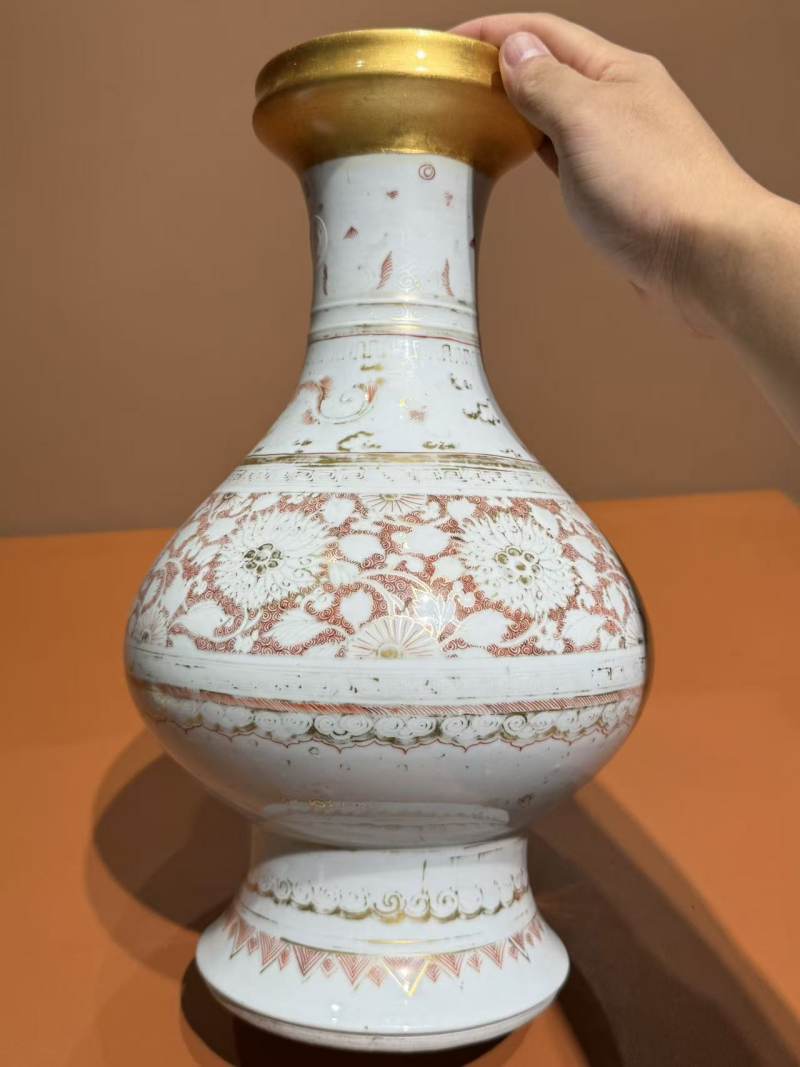 清康熙 矾红描金花卉纹洗口尊 - 图2