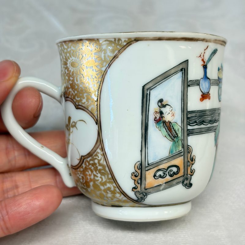 A Chinese famille rose gilt-decorated cup and saucer with figural design - 图20