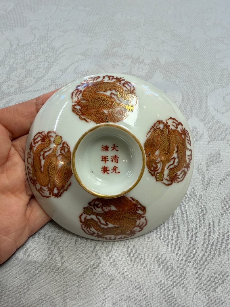 A fine Chinese iron-red and gilt-decorated 'Dragon' covered tea bowl with stand - 图15