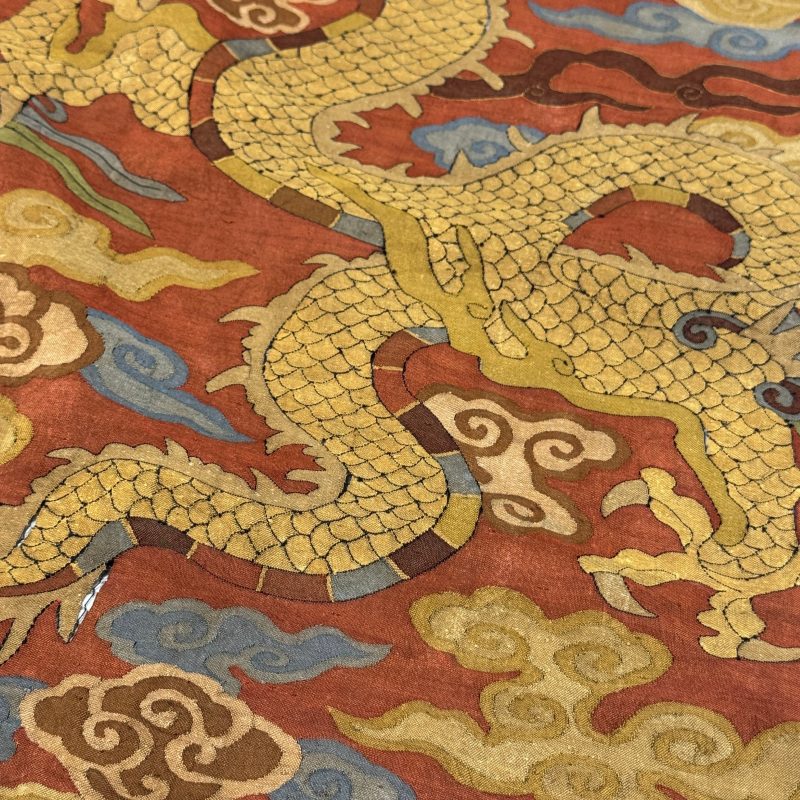 A Chinese coral-ground kesi 'Dragons' panel - 图25
