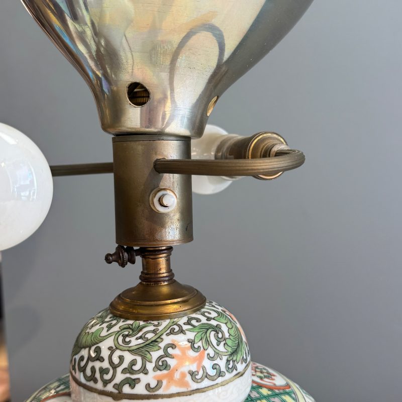 Three Chinese famille rose, verte and iron-red-decorated jars, one mounted as a lamp - 图59