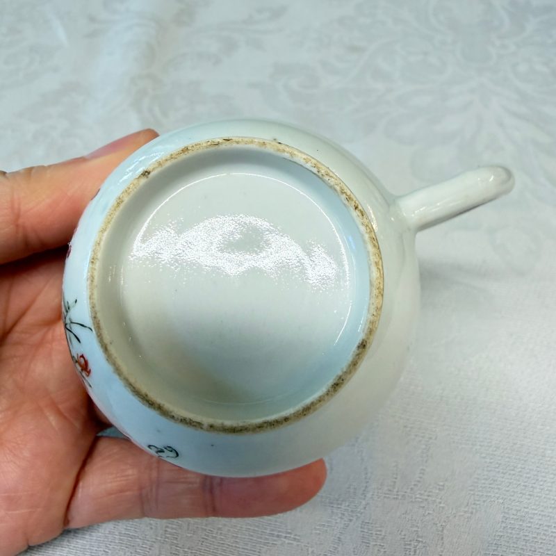 11 Chinese famille rose wares, one with gilt-bronze mounts - 图35