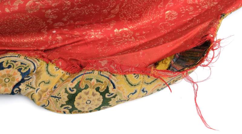 A pair of silk brocade ‘Dragon’ throne back cushion covers - 图19