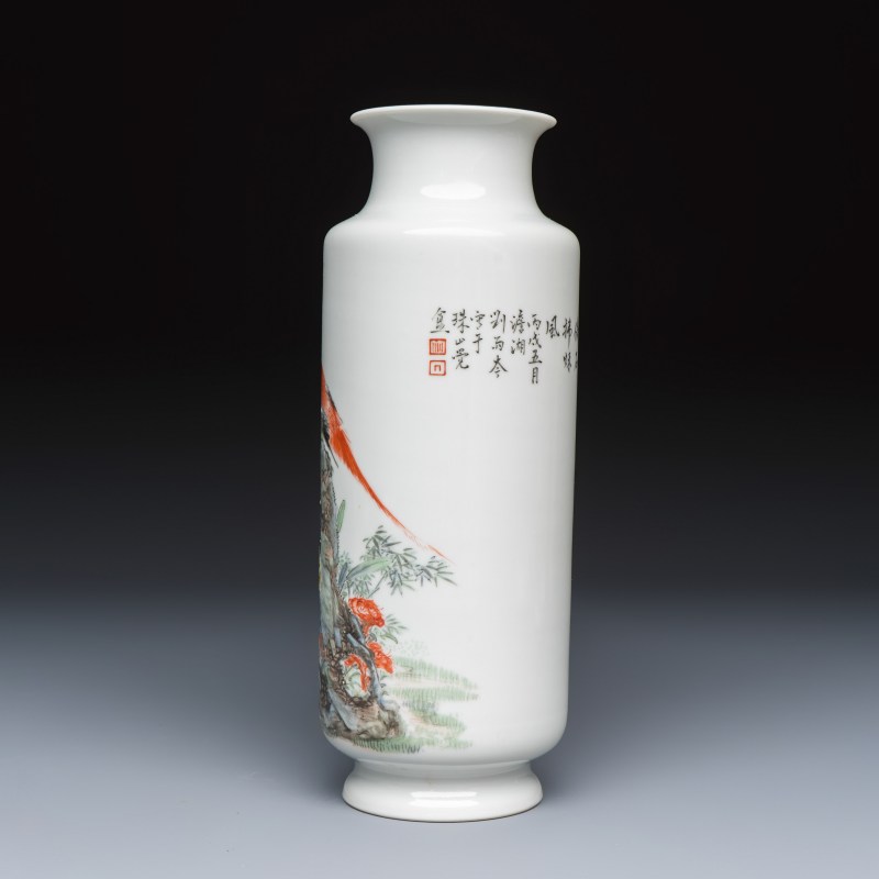 A Chinese famille rose 'Bird Among Flowers and Rockwork' rouleau vase - 图2