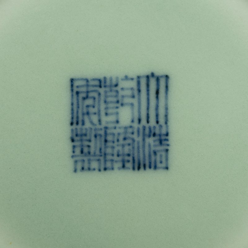 A celadon-glazed jar, Qianlong mark and of the period (1736-1795) - 图9